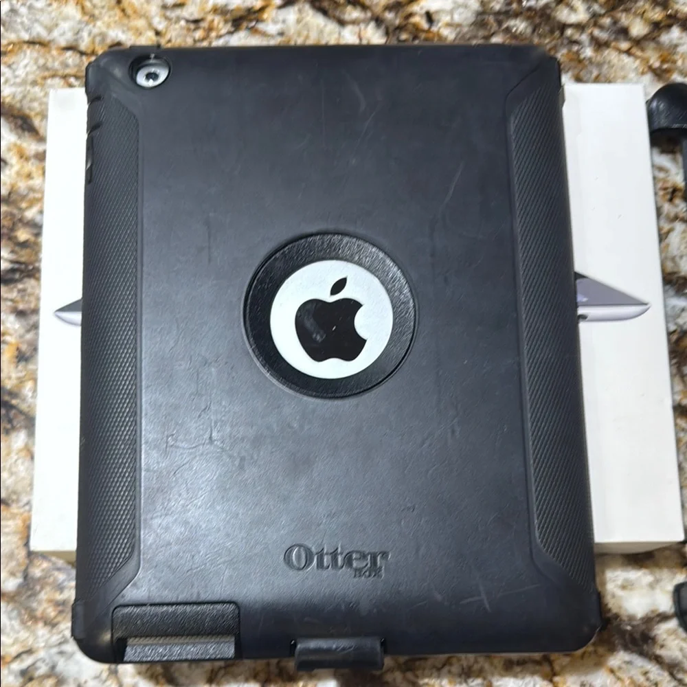 iPad 3rd generation with Otter Box Case Included